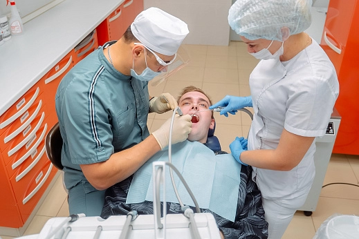 Восстановление зуба безметалловыми коронками (цирконий)