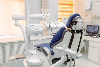 Восстановление зуба безметалловыми коронками (цирконий)