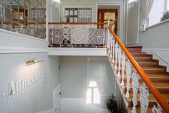 Восстановление зуба безметалловыми коронками (цирконий)